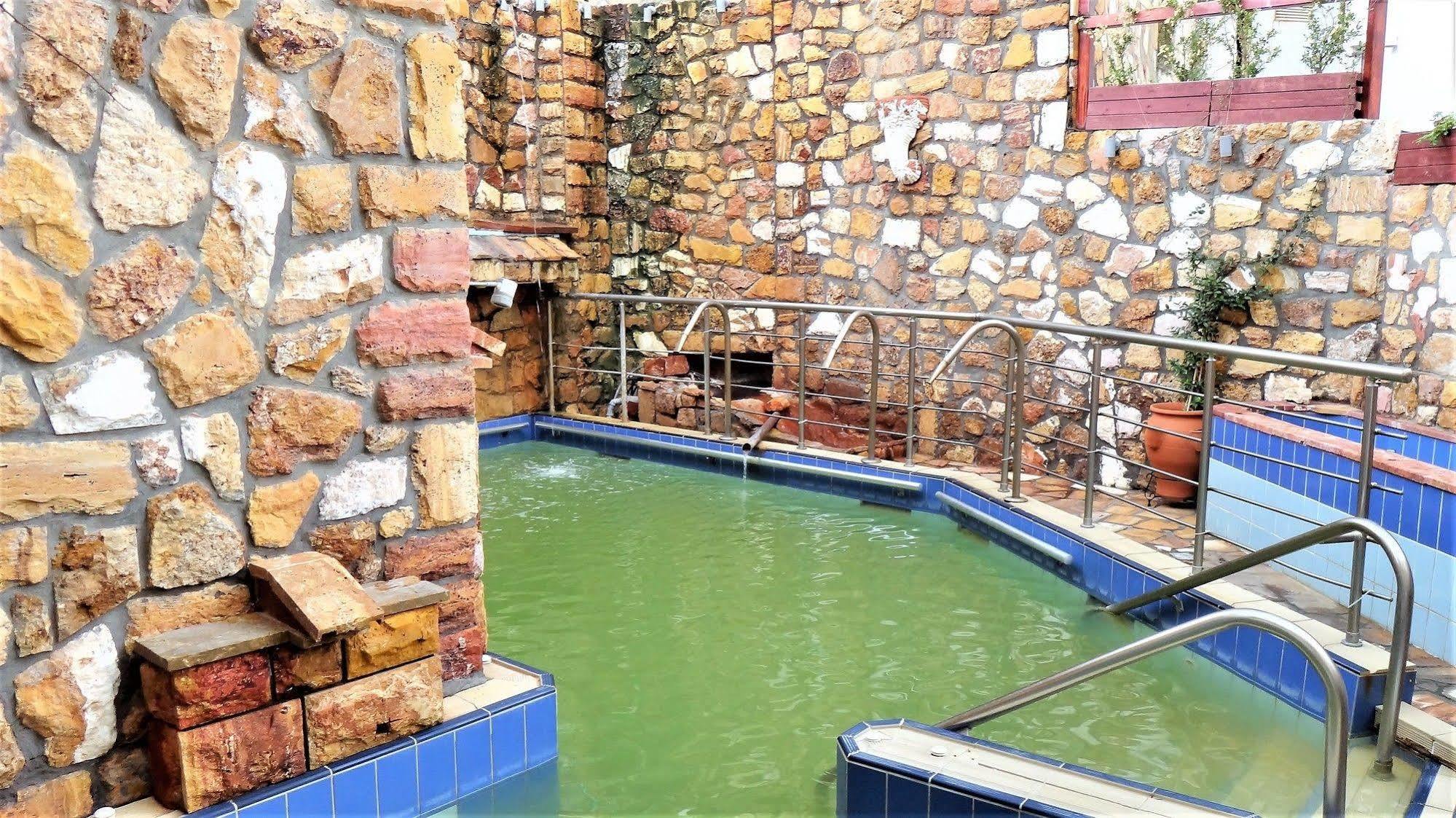 9 Queens Spa Hotel Лутра-Едіпсу Екстер'єр фото